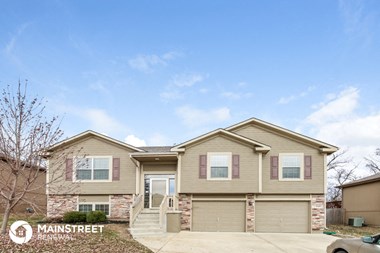 1500 NW Hilltop Ln 5 Beds Apartment for Rent