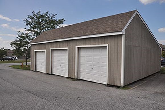 Garages for Rent at Oak Meadows