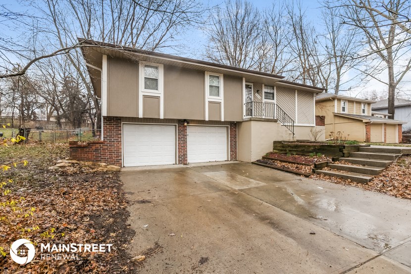 the front of a house with two garage doors