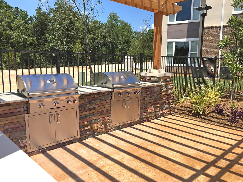 apartments in conroe with gas griils