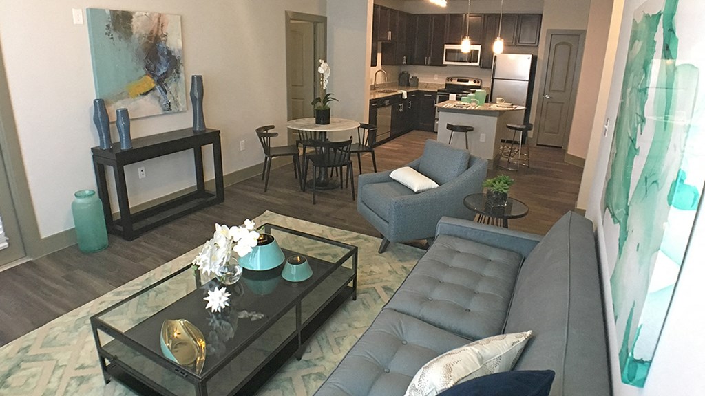 conroe-tx-apartments-encore-at-westfork-livingroom