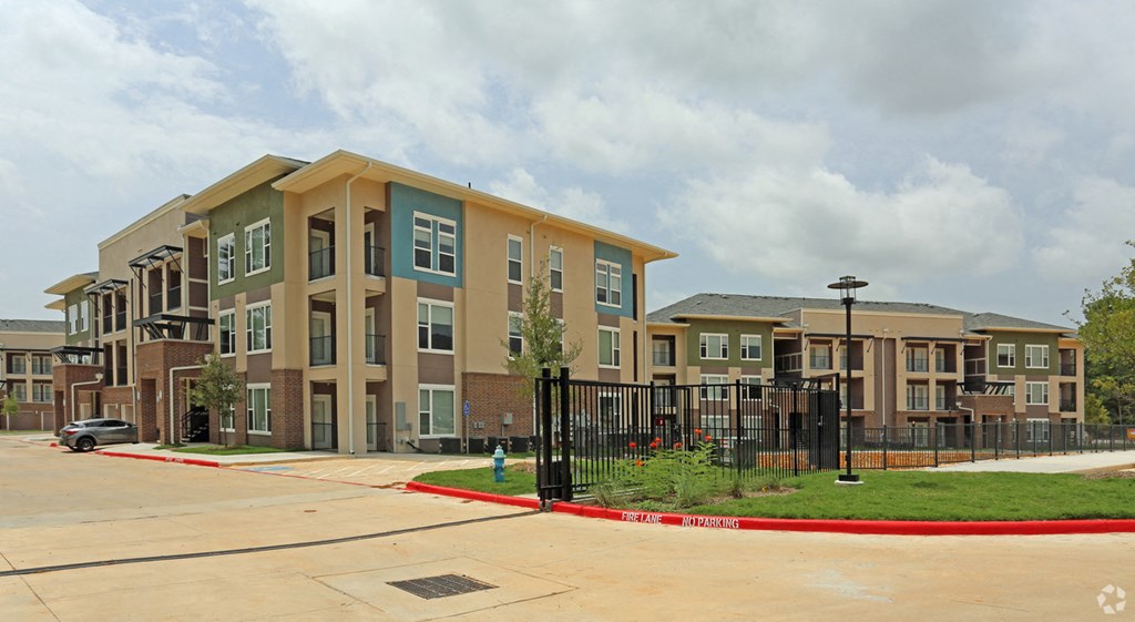 Apartment-Near-LakeConroe-Conroe-Encore-At-Westfrok