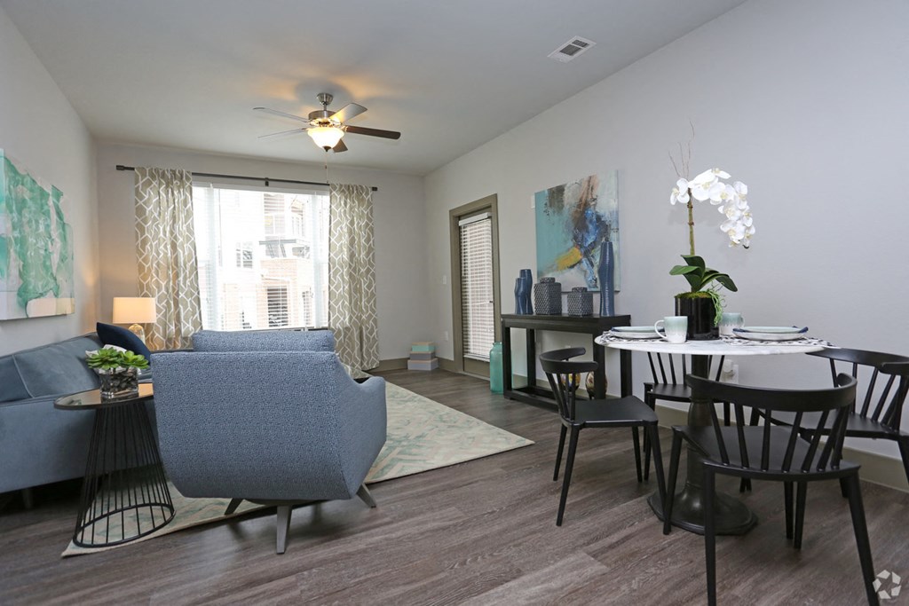 Apartment-Near-LakeConroe-Conroe-Encore-At-Westfrok