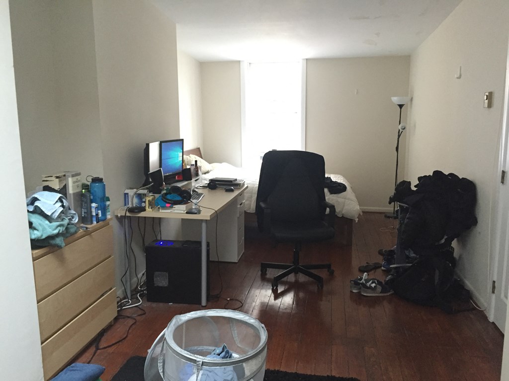 a small room with a desk and a computer