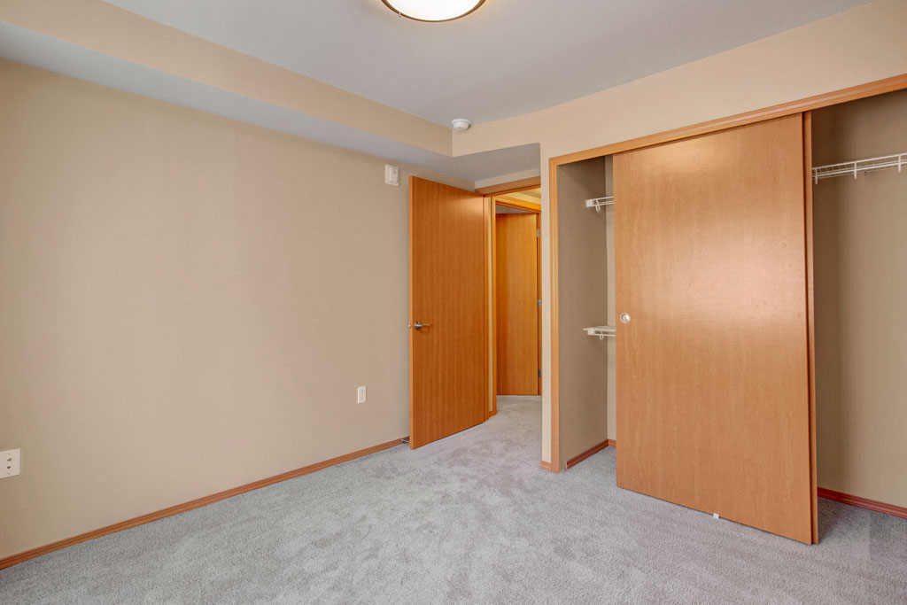 Empty Bedroom | Apartments in Shoreline WA | Echo Lake