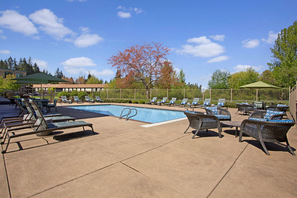 Resort Style Pool | Apartments For Rent In Shoreline WA | Echo Lake