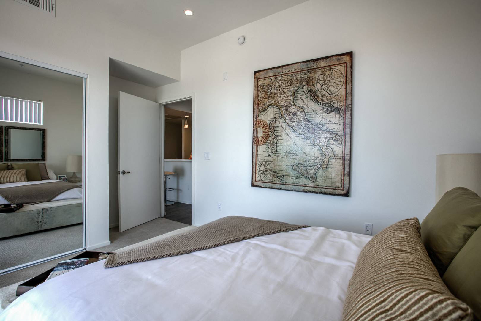 300 N Central Ave 1-3 Beds Apartment for Rent Photo Gallery 22