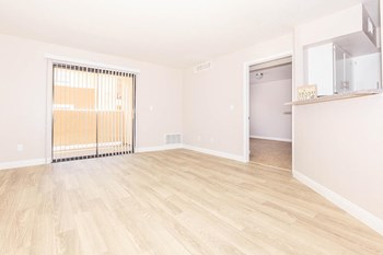 living area - Photo Gallery 2