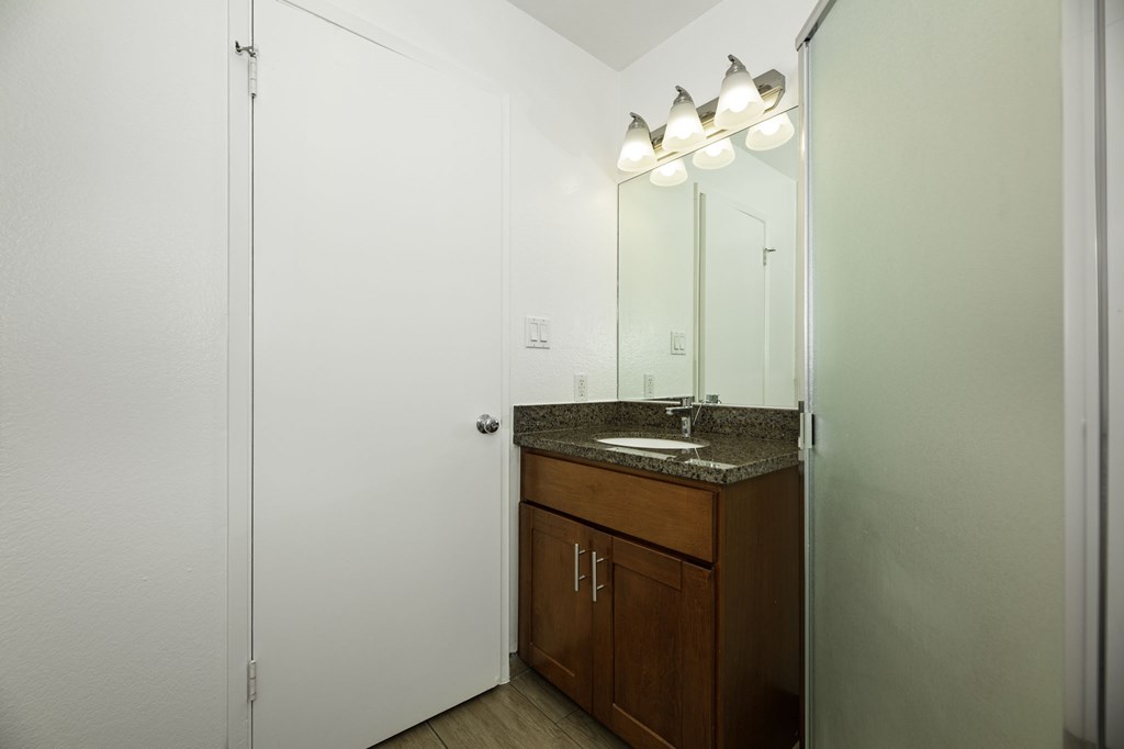 A bathroom with a sink and mirror.