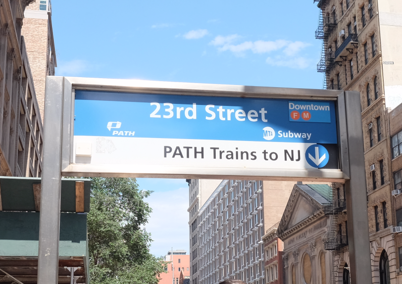 a sign that says 23rd street and path trains to nj