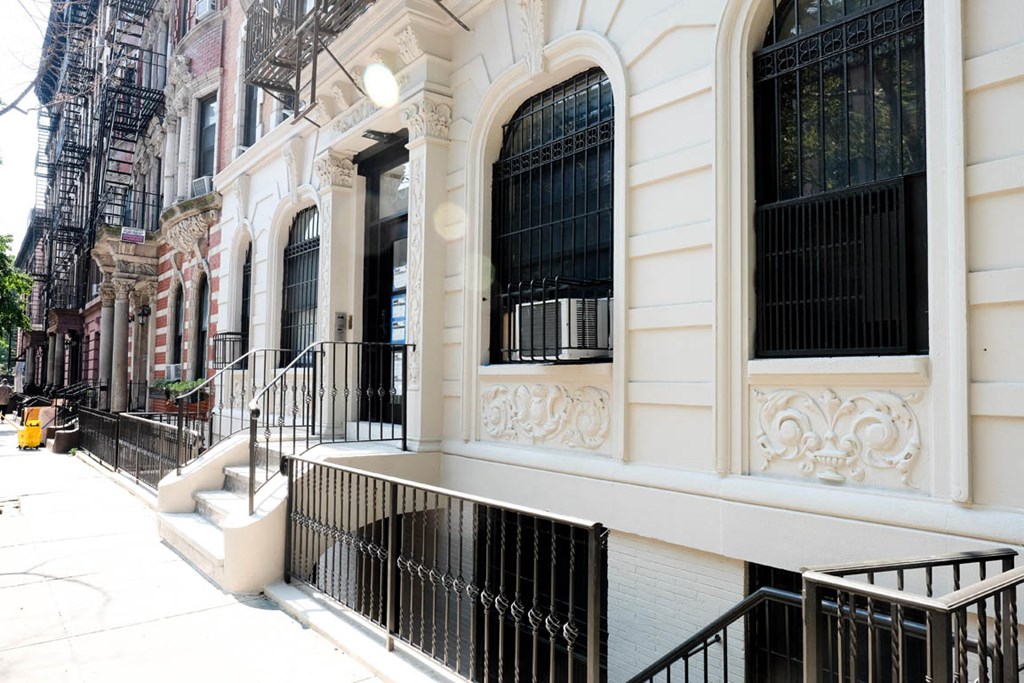 the building in which the apartment is located