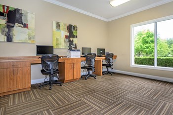 6219 Waterford Hills Dr 1-2 Beds Apartment for Rent - Photo Gallery 3