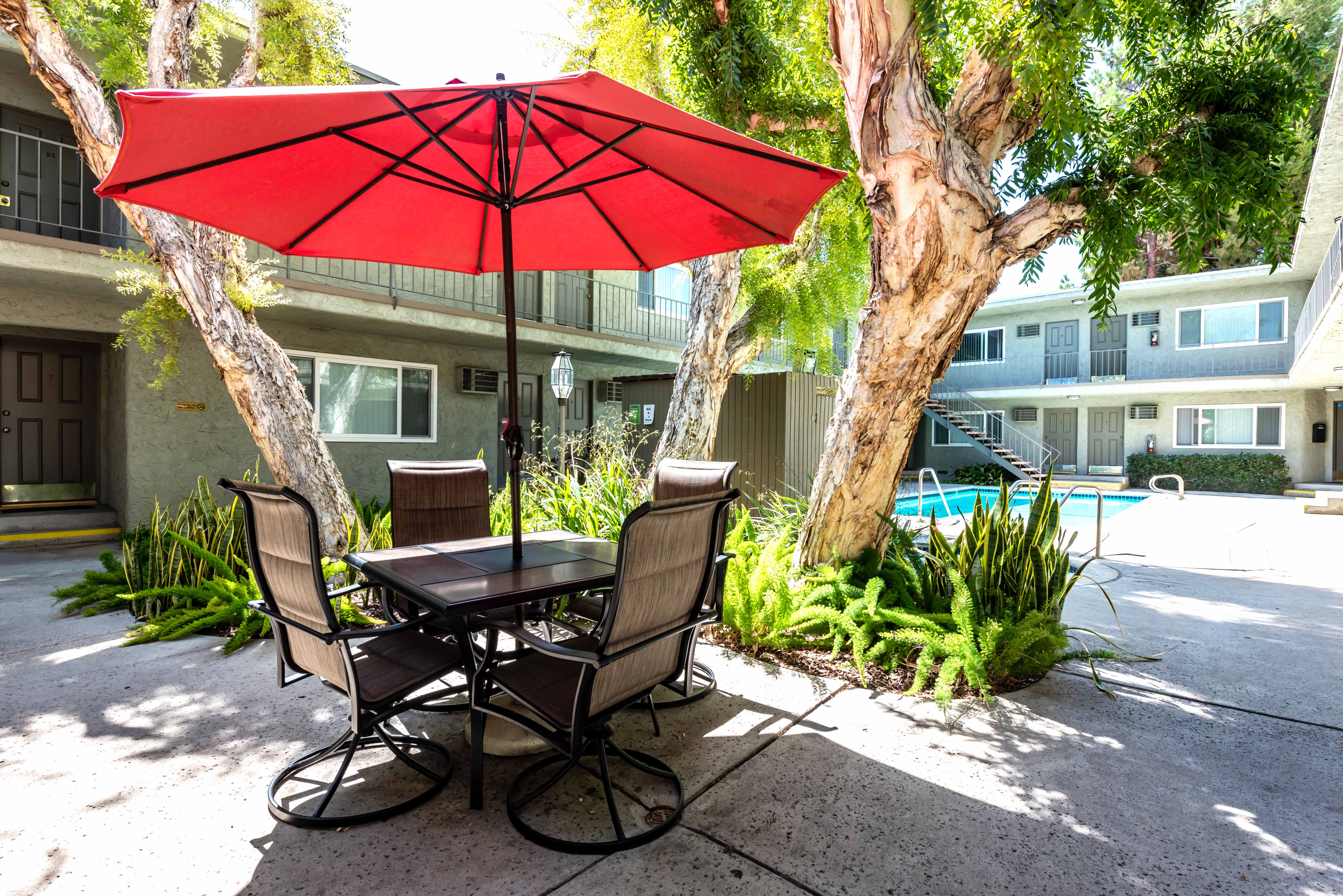 The Pavillion Apartments - Tarzana