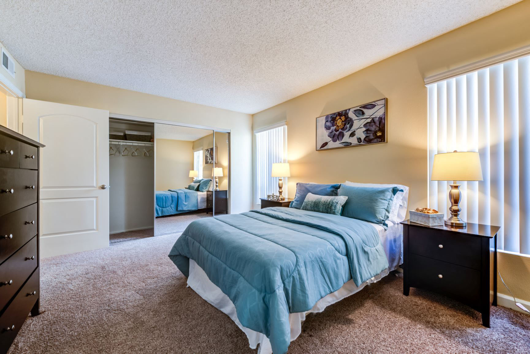 The Ritz Apartments - Studio City, CA