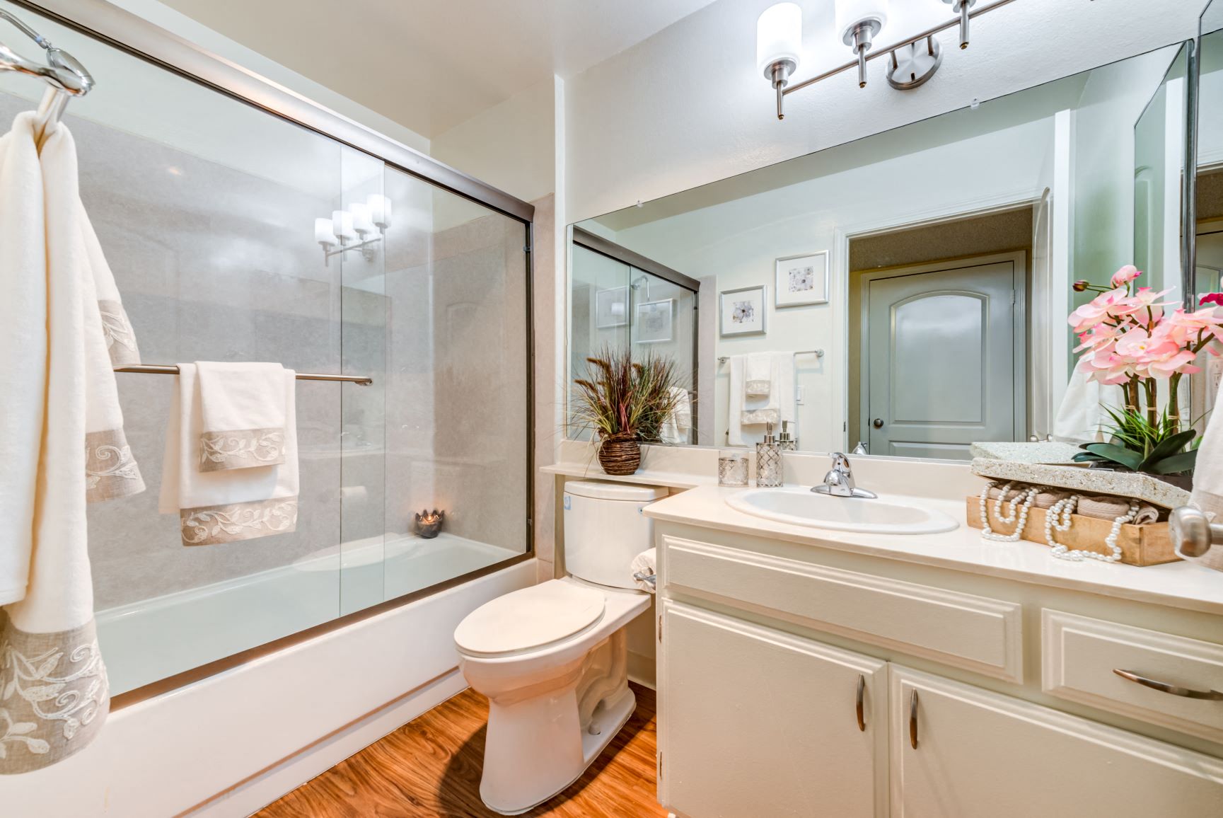 The Ritz Apartments - Studio City, CA