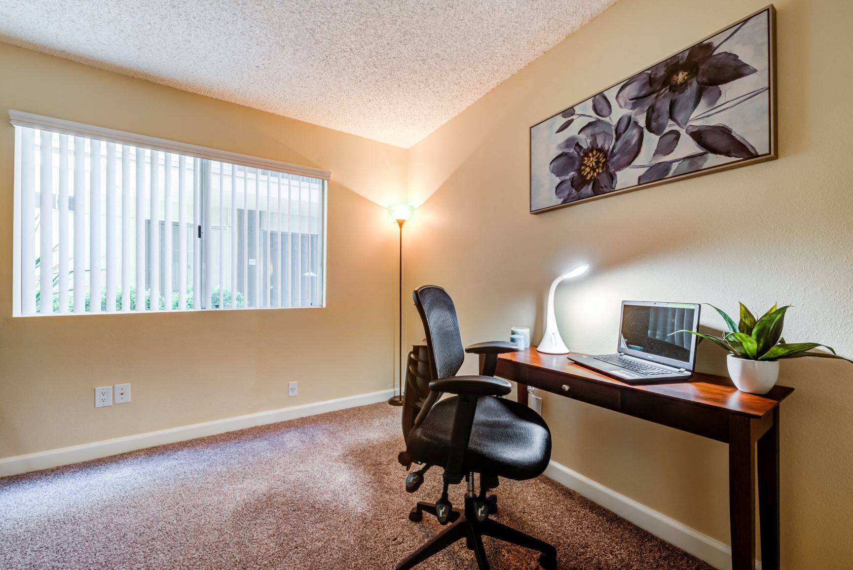 The Ritz Apartments - Studio City, CA