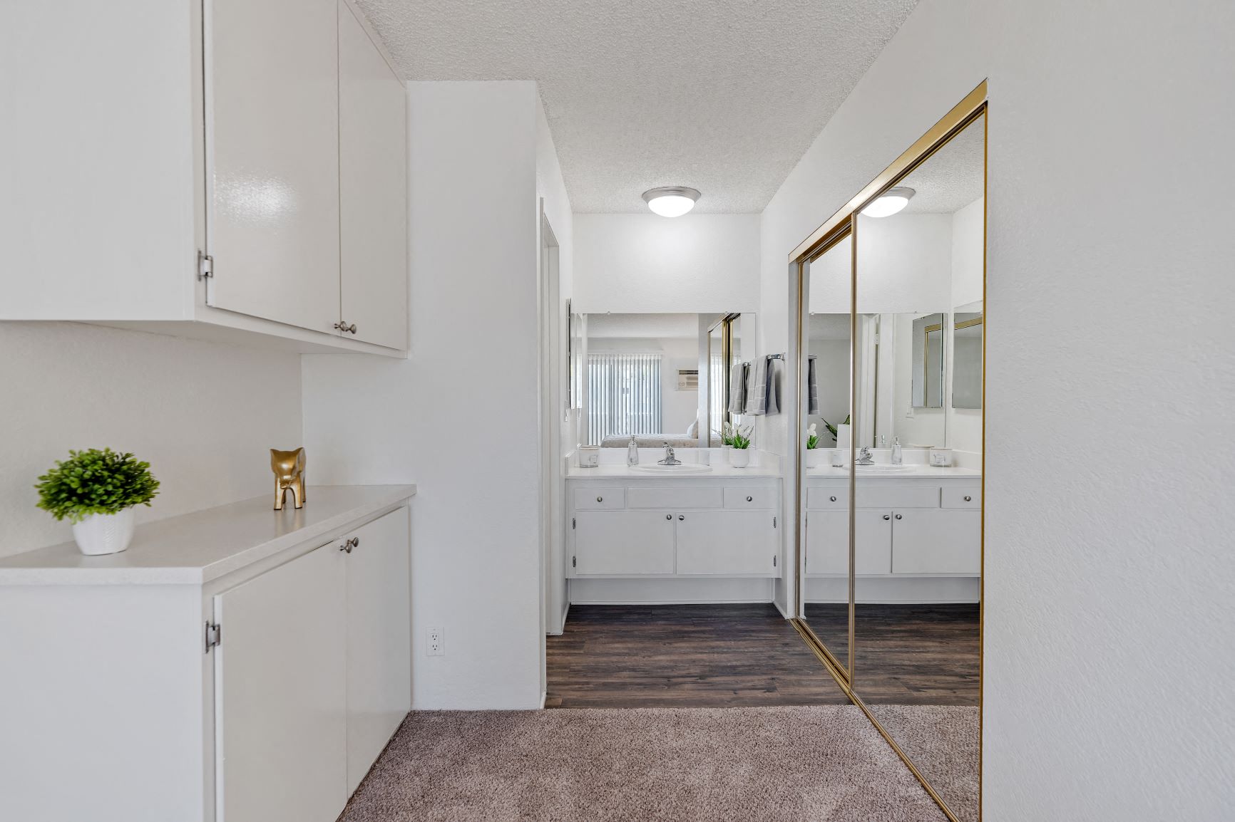 One bedroom one bathroom townhome apartment in Van Nuys, CA at the Esplanade Apartments. Spacious and upgraded one bedroom apartment with mirrored closets and ample storage space.