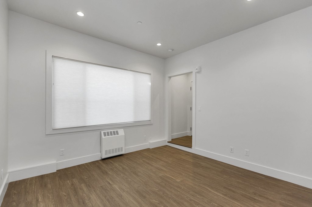 1424 Valencia Street Studio Apartment for Rent - Photo Gallery 1