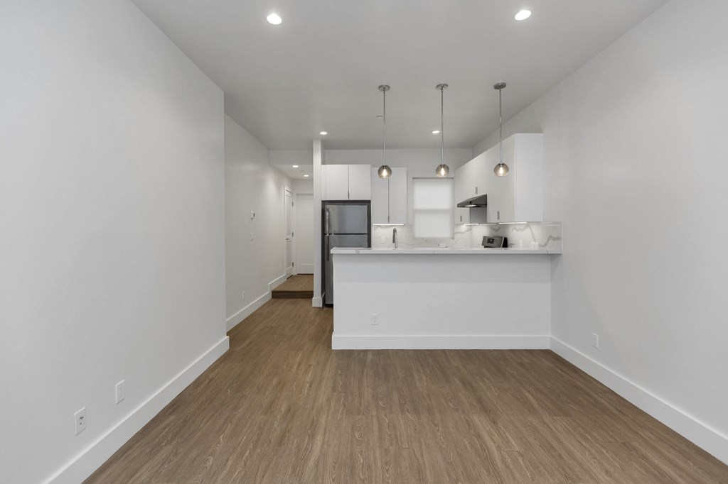 1424 Valencia Street Studio Apartment for Rent - Photo Gallery 2