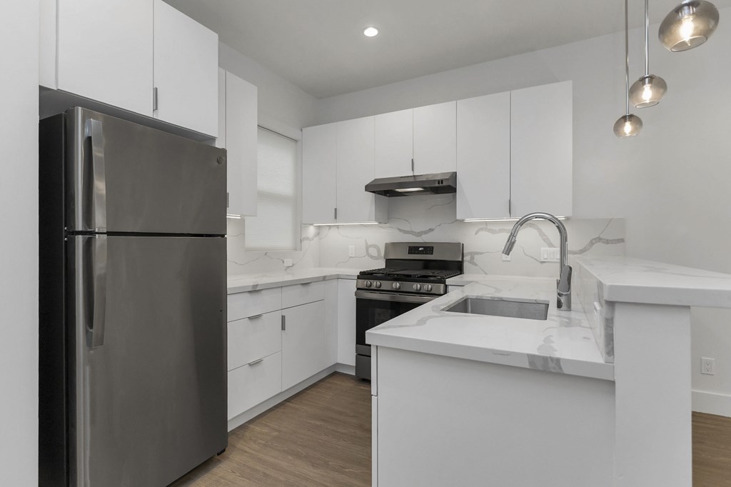 1424 Valencia Street Studio Apartment for Rent - Photo Gallery 3