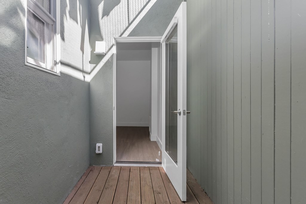 1424 Valencia Street Studio Apartment for Rent - Photo Gallery 6