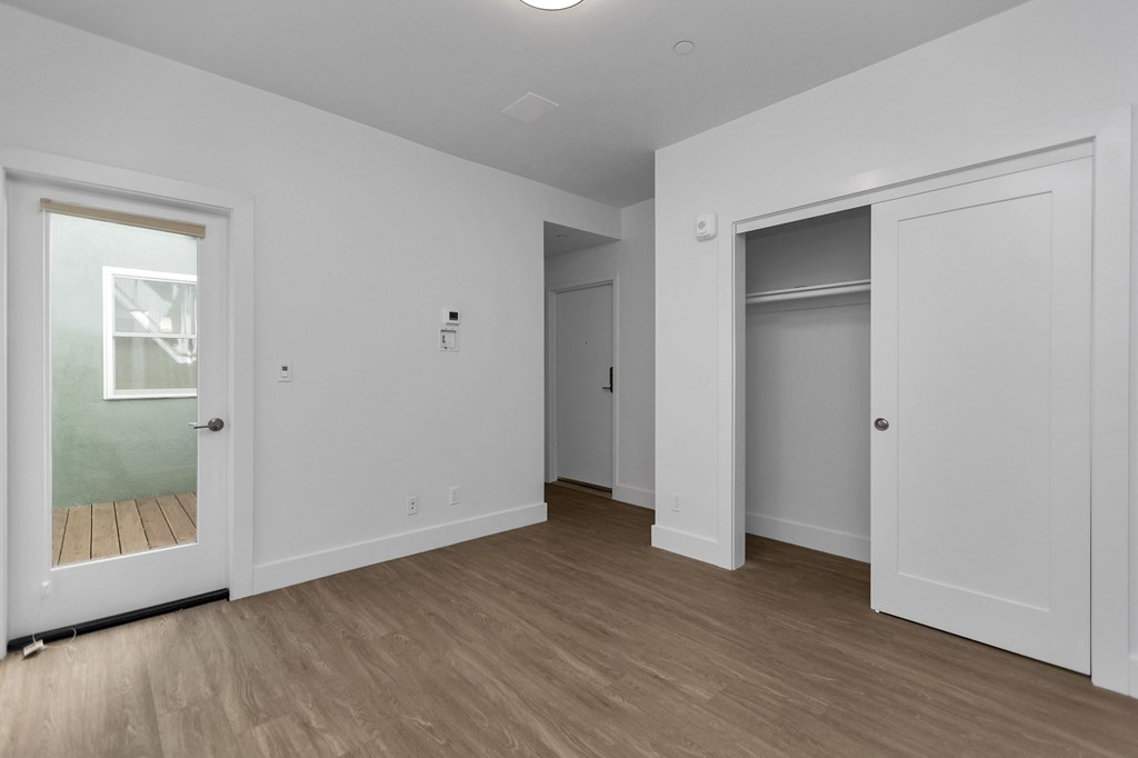 1424 Valencia Street Studio Apartment for Rent - Photo Gallery 7