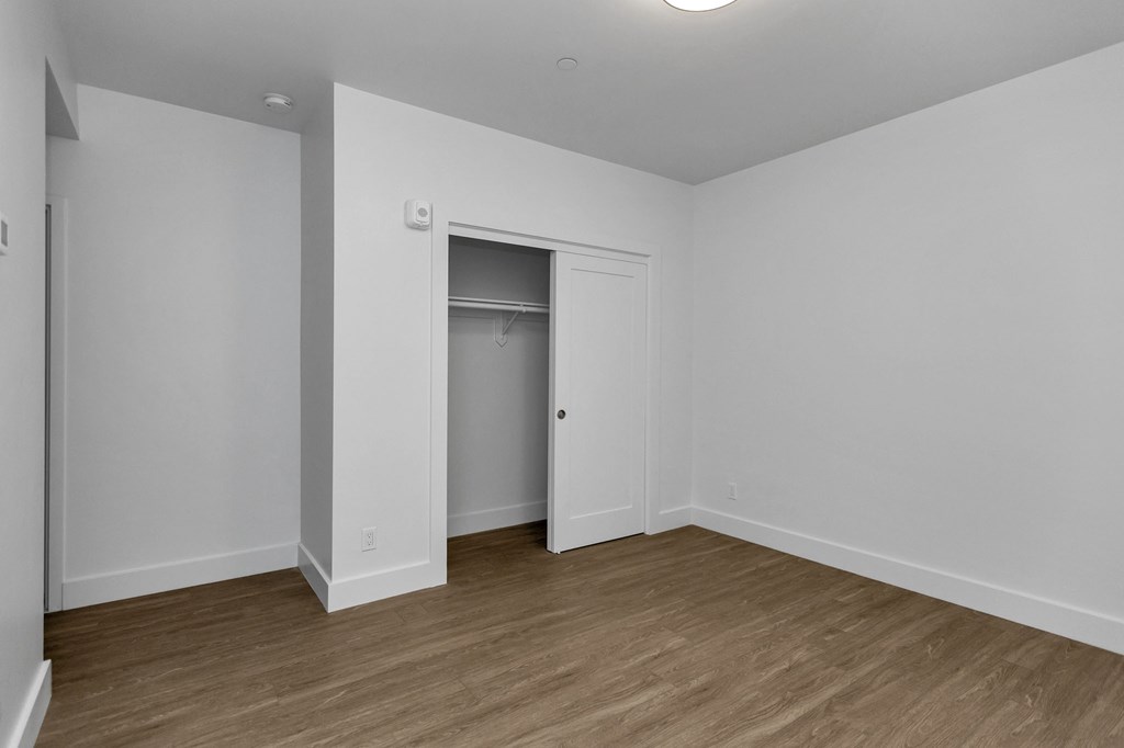 1424 Valencia Street Studio Apartment for Rent - Photo Gallery 8