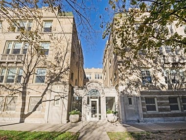 1318-24 E. Hyde Park Blvd. 1-3 Beds Apartment for Rent Photo Gallery 1