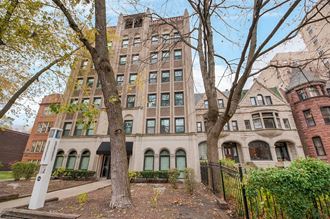 Ivy Dorchester, located at 5118 S Dorchester Ave., in the fall in Hyde Park, Chicago apartments by Ivy Residences