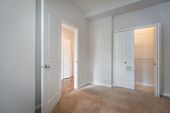 1501 N. California Ave. 1-3 Beds Apartment for Rent - Photo Gallery 5