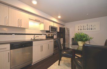 1711 12th Ave E 1 Bed Apartment for Rent - Photo Gallery 2