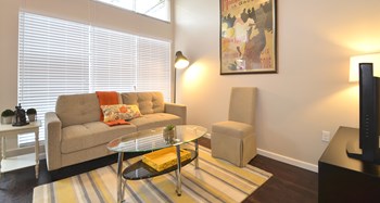 1711 12th Ave E 1 Bed Apartment for Rent - Photo Gallery 3