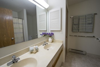 1025 REYNOLDS ROAD, A-101 Studio-2 Beds Apartment for Rent - Photo Gallery 5