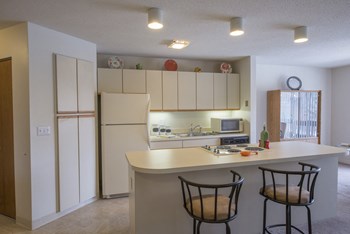 1025 REYNOLDS ROAD, A-101 Studio-2 Beds Apartment for Rent - Photo Gallery 2