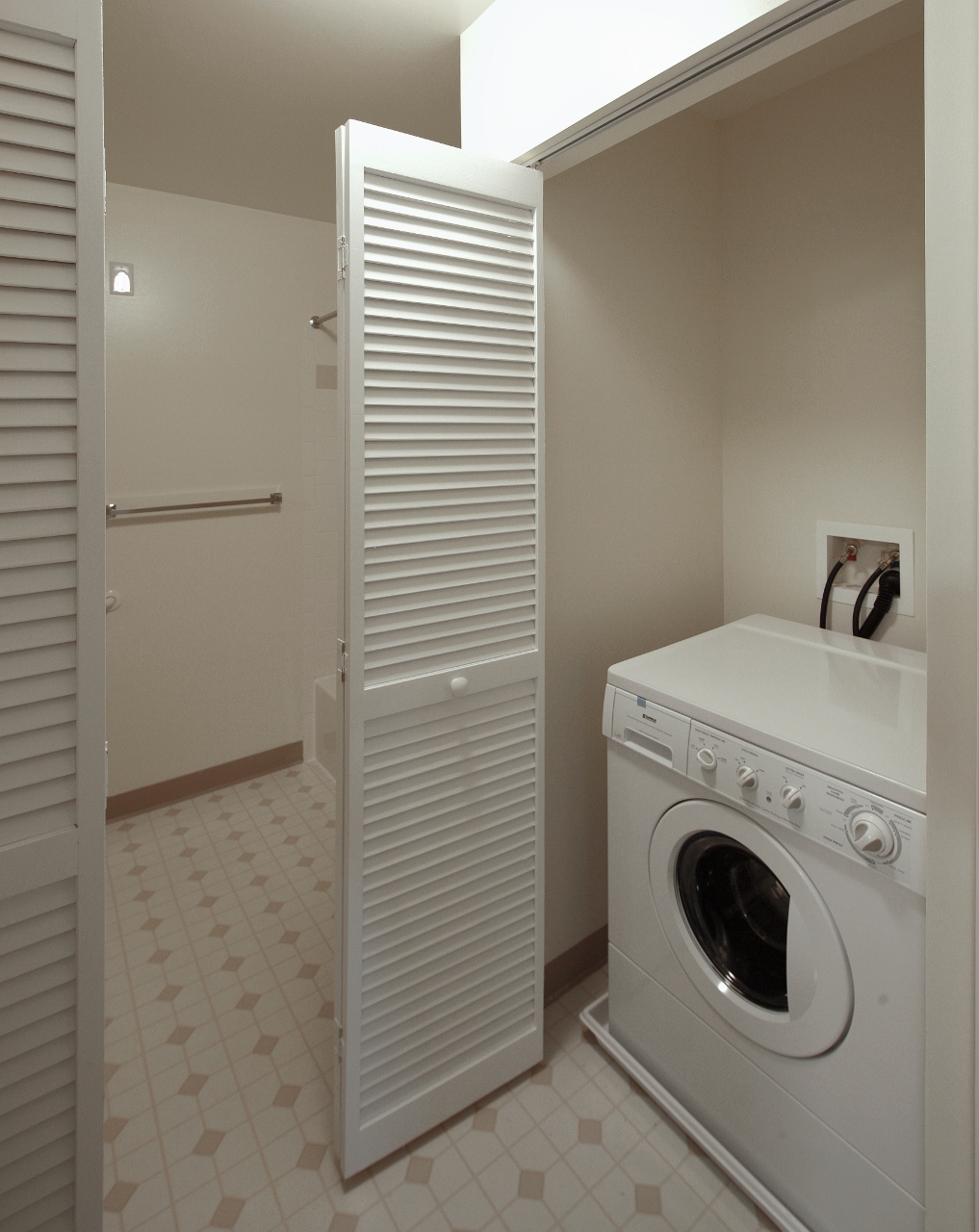Cambridge Commons laundry washer dryer in-unit
