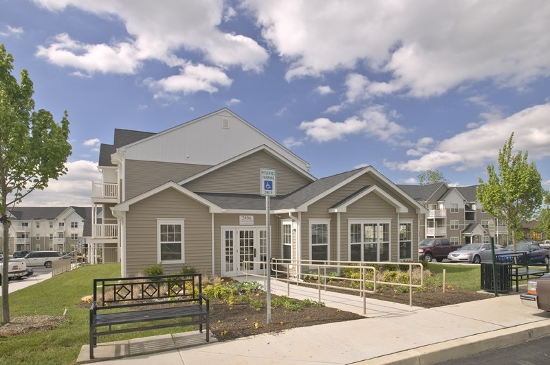 the preserve at ballantyne commons exterior of a building with a bench