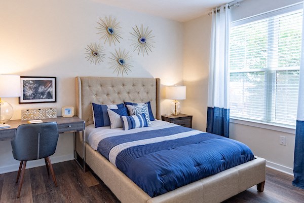 the preserve at ballantyne commons apartments bedroom with bed and desk