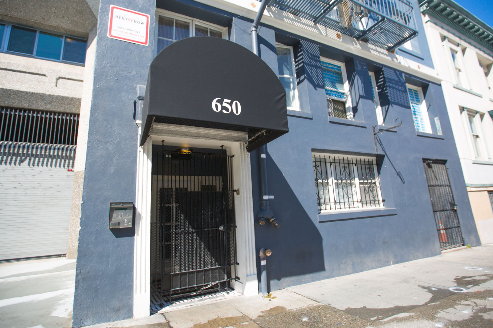 A blue building with the number 650 on it.