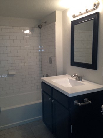 2875 E 6th Street 2-4 Beds Apartment for Rent - Photo Gallery 3