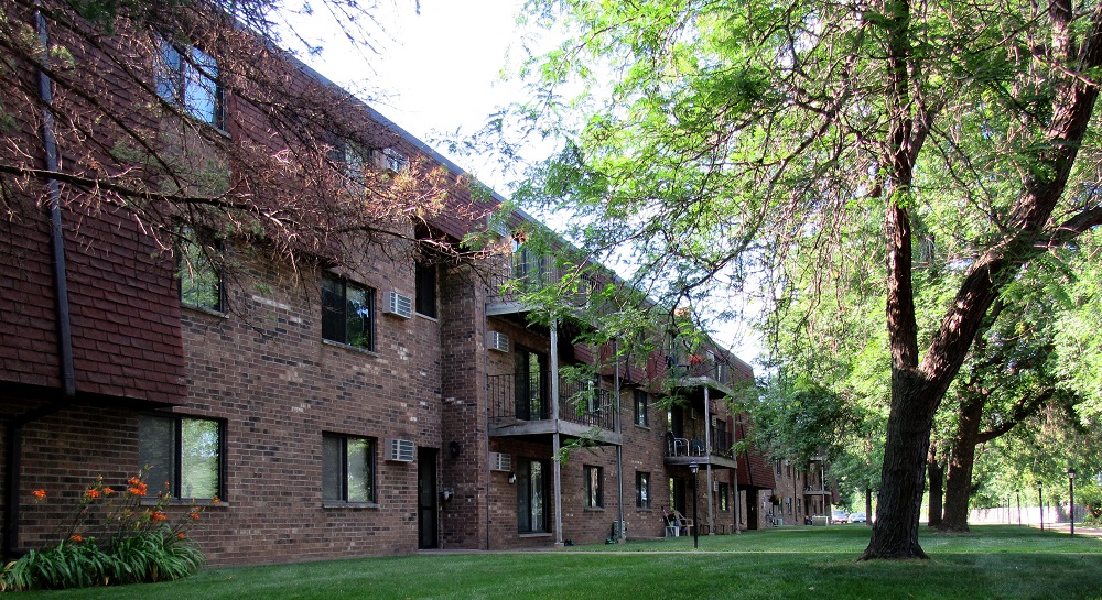 Sunrise Courts Apartments Front View Building Cambridge MN