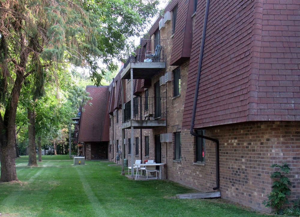 Sunrise Courts Apartments Side View Cambridge MN