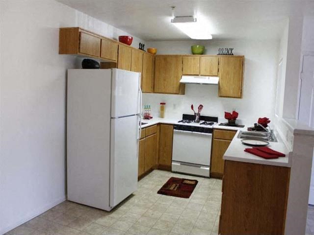 Kitchen   l Casa Bella Apartments in Victorville CA