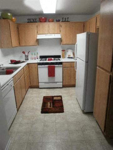 Kitchen   l Casa Bella Apartments in Victorville CA