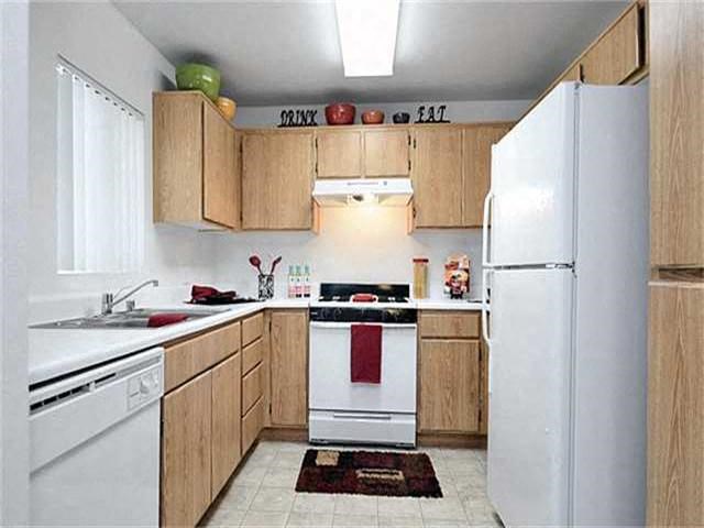 Kitchen   l Casa Bella Apartments in Victorville CA