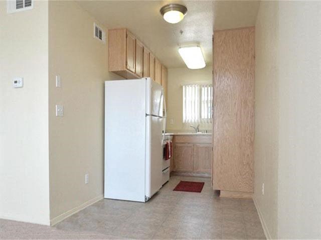 Kitchen   l Casa Bella Apartments in Victorville CA