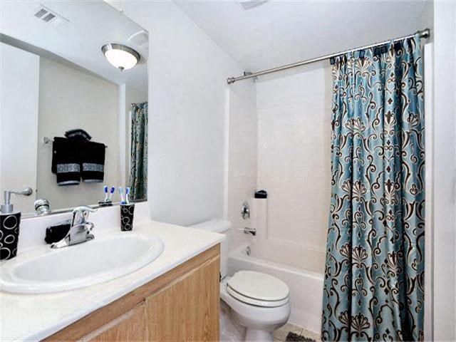 Bathroom l Casa Bella Apartments in Victorville CA