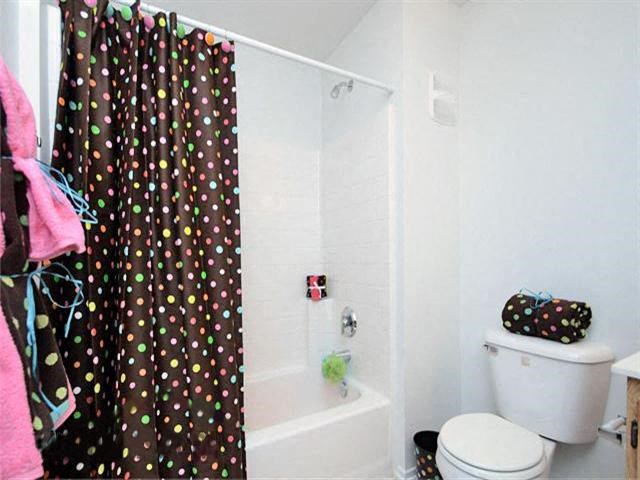 Bathroom l Casa Bella Apartments in Victorville CA