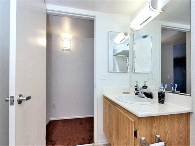 Bathroom l Casa Bella Apartments in Victorville CA
