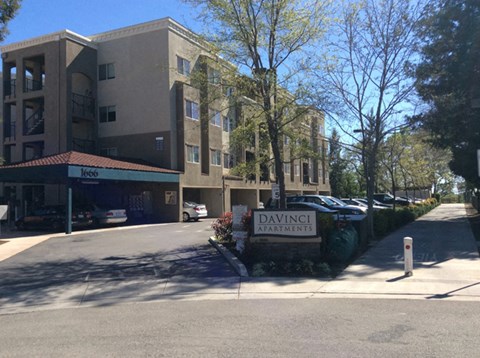 Entrance  l Davinci Apartments 