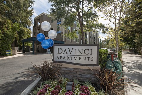 Monument sign l Davinci Apartments 